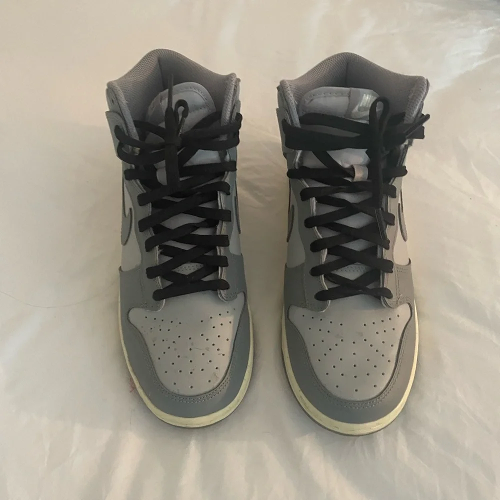 Nike Women’s Dunk High Grey Snail